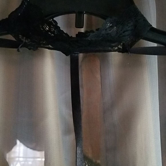 Prettylittlethings blk strappy lace jumpsuit - Picture 3 of 7